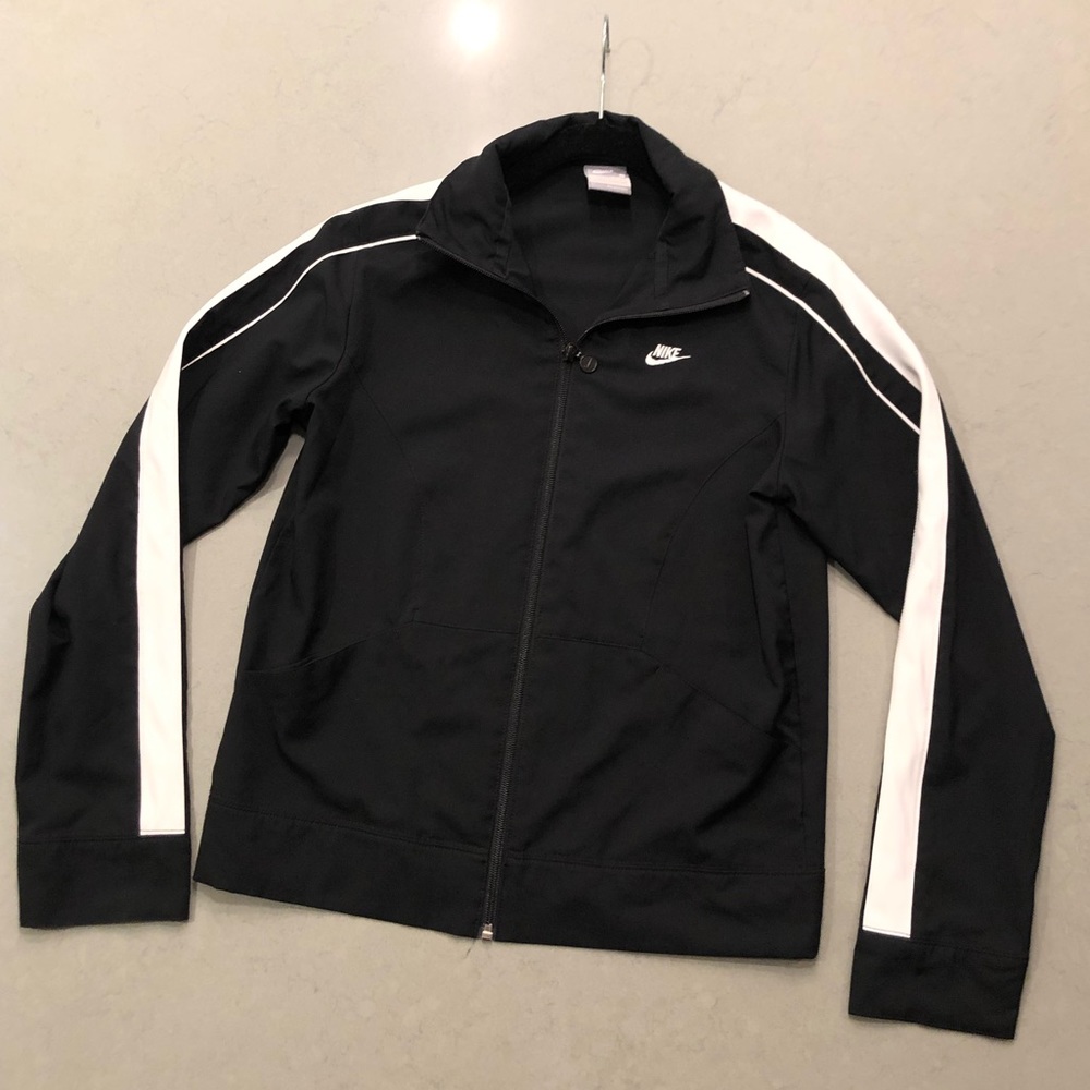 Nike lightweight full-zip jacket in black